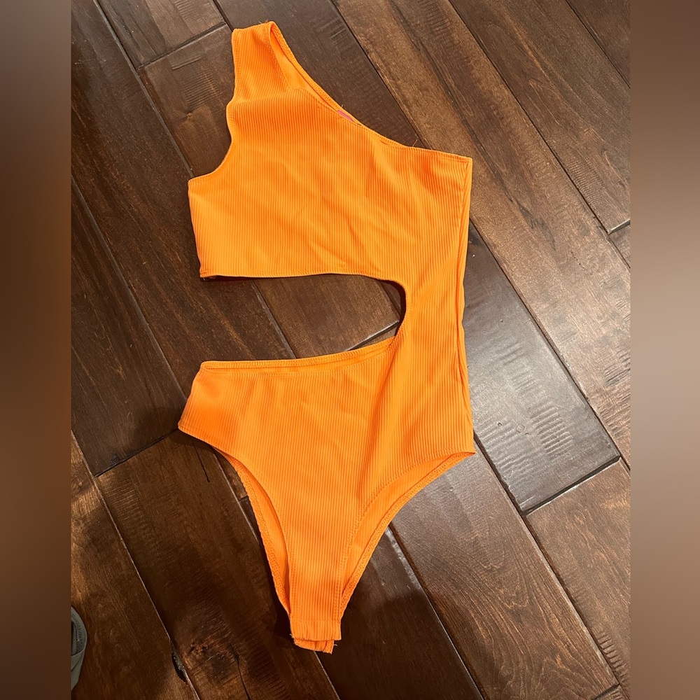 Edikted cut out bodysuit